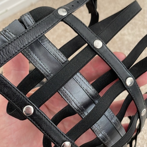 Stuart Weitzman gladiator sandals all leather & studs size 7 black RARE - Picture 8 of 10